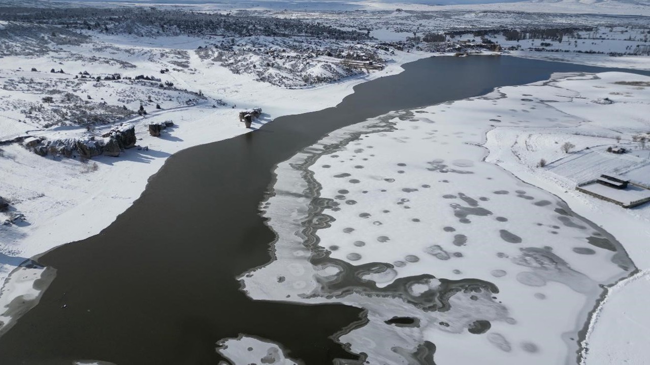 Donan Emre Gölü görüntüsüyle kartpostalları aratmadı
