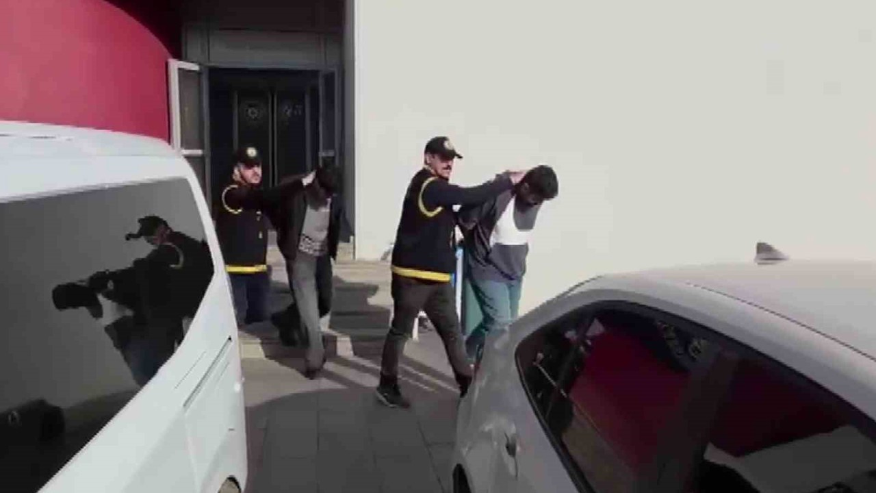 Farklı şehirlerden gelip sahte kimlikle Adana’da kargo dolandırıcılığı yapmışlar: 2 tutuklama
