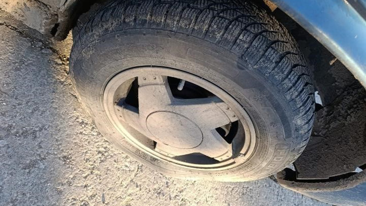 Büyükdere-Doğançayır yolundaki çukur trafiği tehlikeye atıyor
