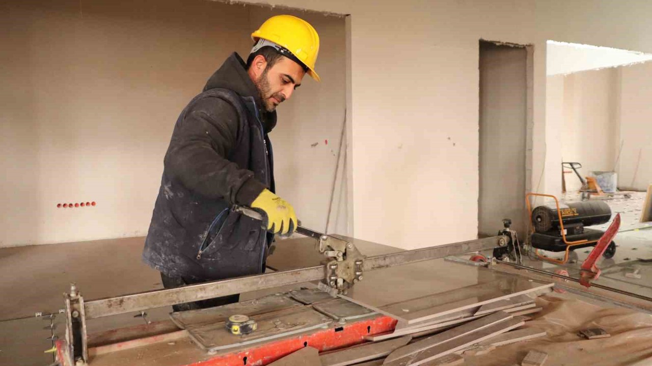 Eskişehir’in ayazında inşaatta bahar havası
