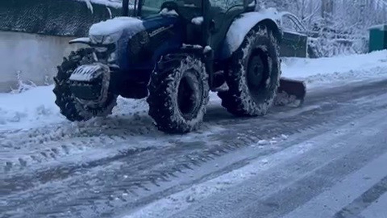 Kapanan yollarını kendi imkanları ile açtılar
