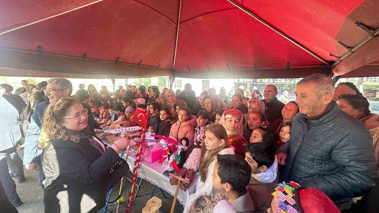 Öğrenciler ’ailenin önemine’ oyuncaklarla dikkat çekti
