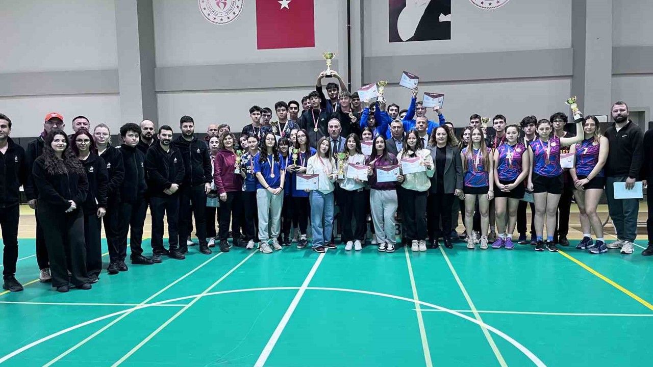 Okul sporları karate  ve badminton il birinciliği müsabakaları tamamlandı

