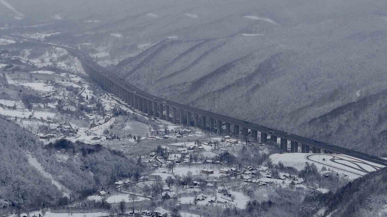 Bolu Dağı’nda kartpostallık kar manzarası
