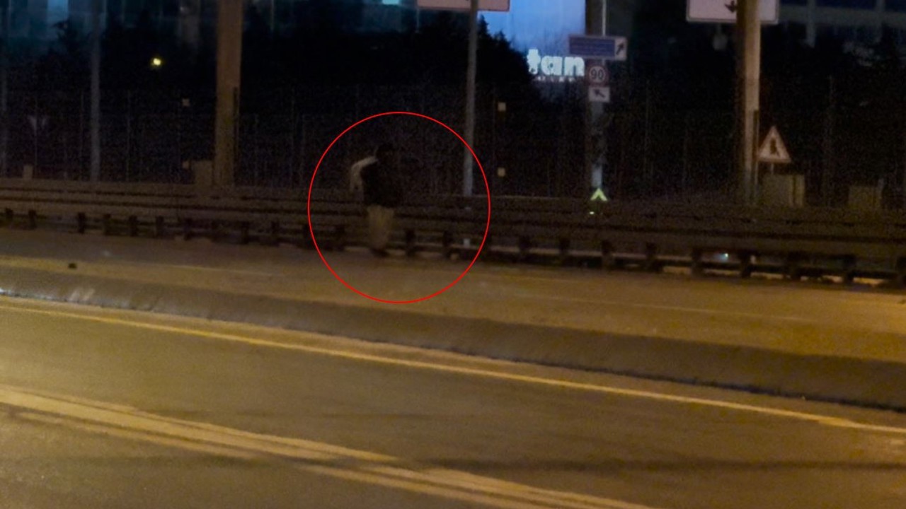 Beylikdüzü E-5’te tehlikeli yürüyüş
