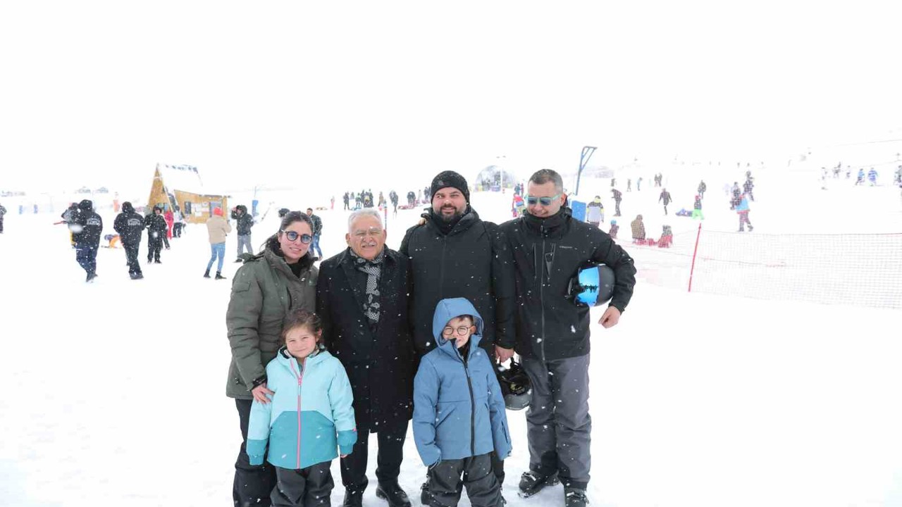 Başkan Büyükkılıç, Türkiye’nin kış turizminde amiral gemisi Erciyes’te
