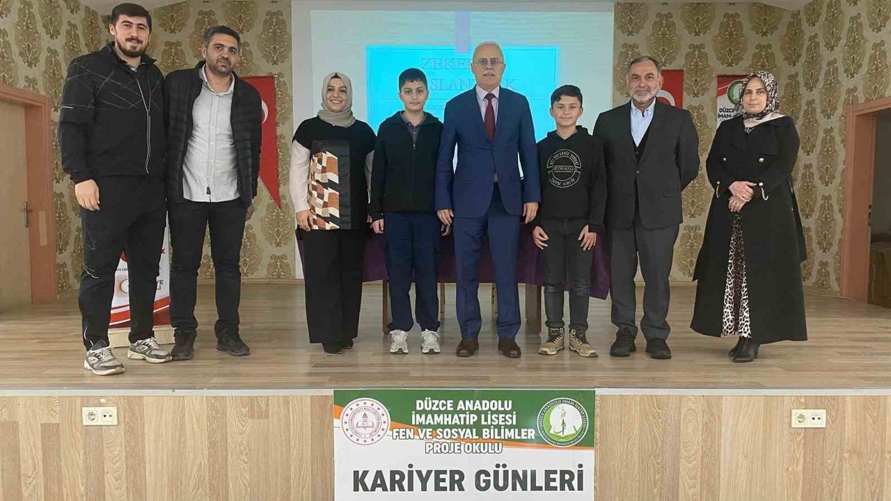 GSB Müdürü Kariyer günlerinde öğrencilerle buluştu
