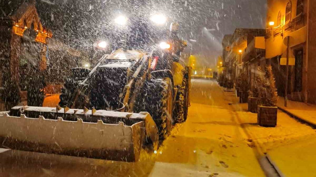 Mardin Büyükşehir Belediyesinden karla mücadele çalışmaları
