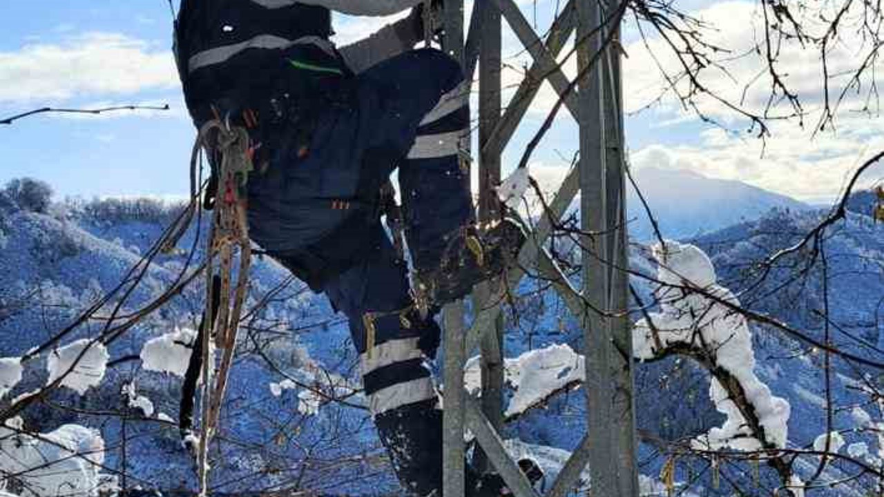 Çoruh EDAŞ, Giresun’da kesintisiz enerji için yoğun kar yağışında sahada
