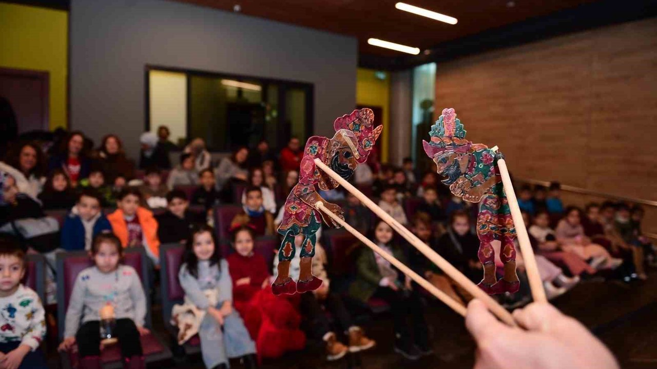 Geleneksel Karagöz Oyunu Osmangazi’de Çocuklarla Hayat Buldu
