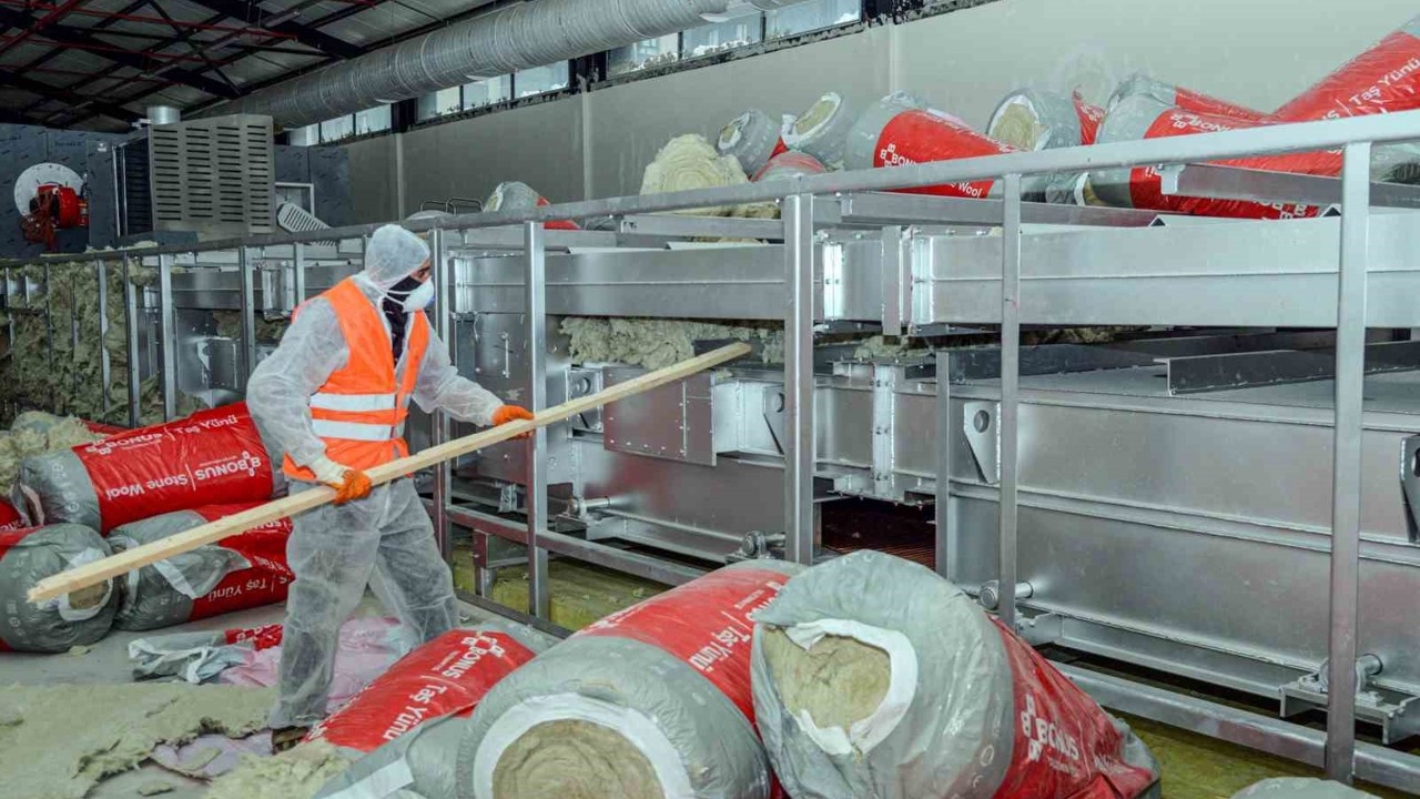 Halk ekmek fabrikasında fırınların montajı yapılıyor
