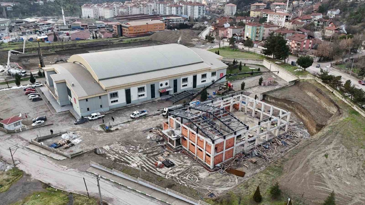 Cimnastik salonu inşaatı tüm hızıyla sürüyor
