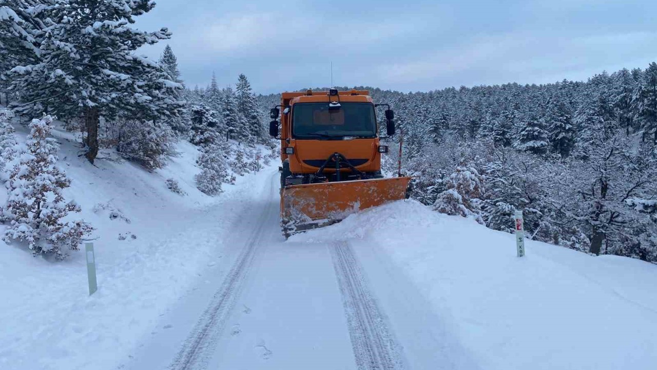 Konya Büyükşehir 31 ilçede 790 araçla kar mesaisinde
