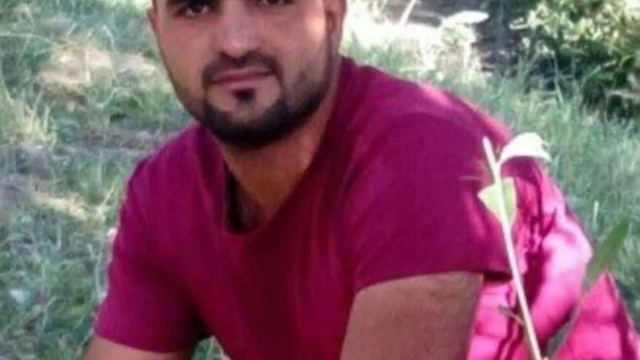 Van’da bir genç iş yerinin önündeki araçta ölü bulundu
