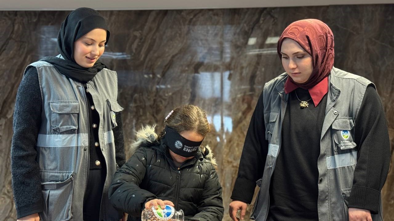 Gözlerini bağlayıp su doldurdular: Öğrencilere ’Beyaz Baston’ farkındalığı
