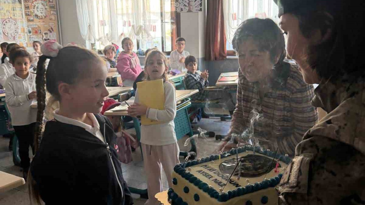 Özel Harekat polislerinden şehit kızına doğum günü sürprizi
