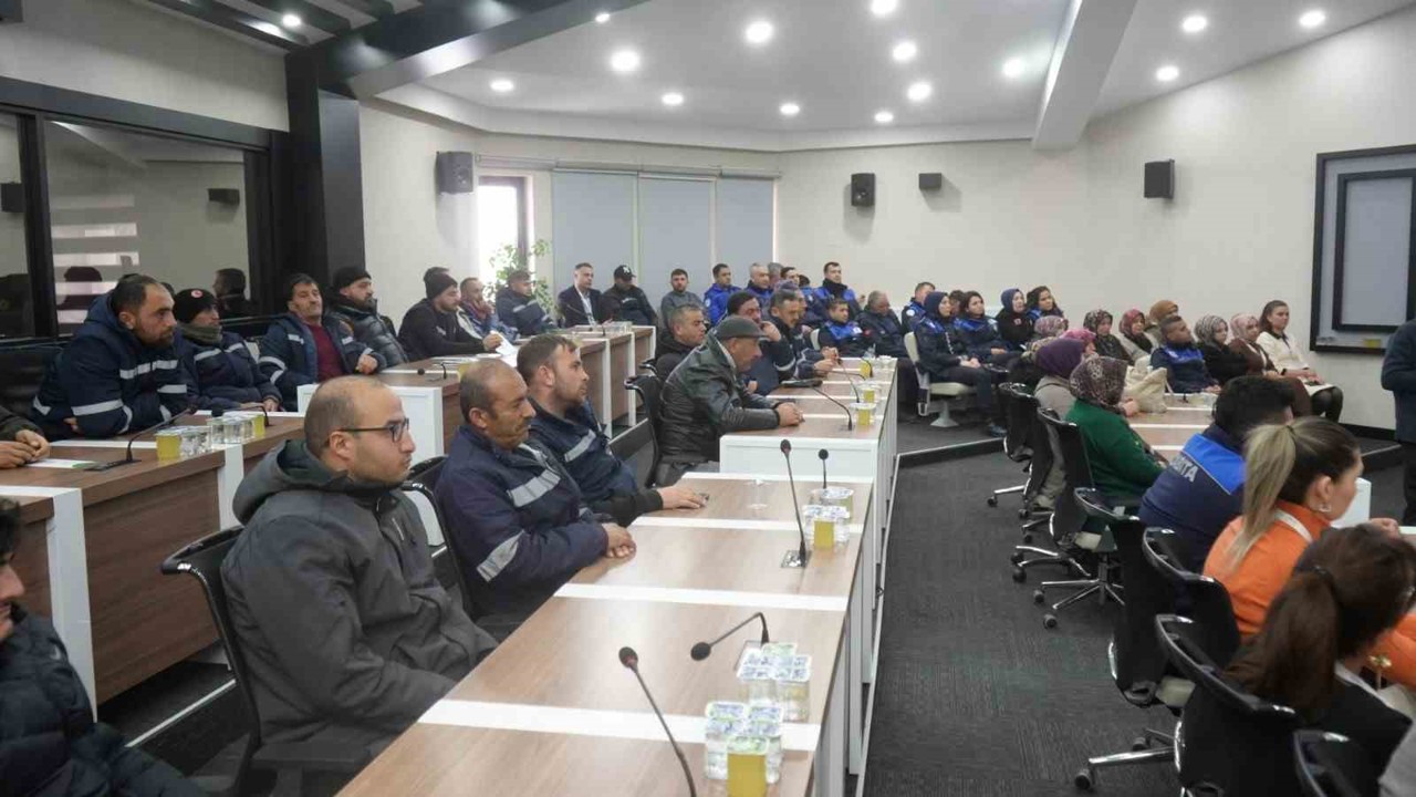 Niğde Belediyesi personeline ’sanal kumar’ farkındalık eğitimi
