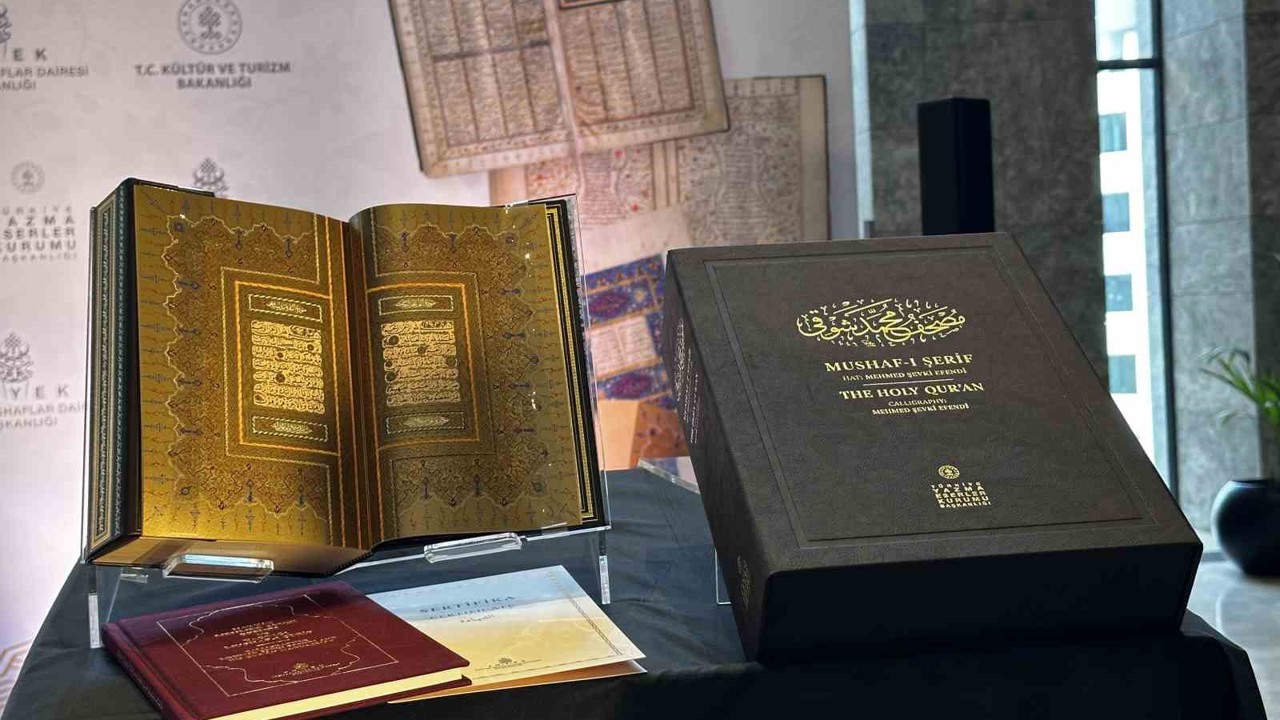 Kültür ve Turizm Bakanı Ersoy: "Özenle çalıştık, en gelişmiş baskı tekniklerini kullandık"
