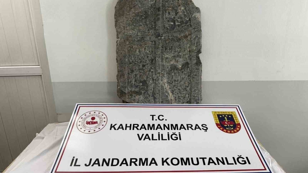 Kahramanmaraş’ta Bizans dönemine ait mezar taşı ele geçirildi: 3 gözaltı

