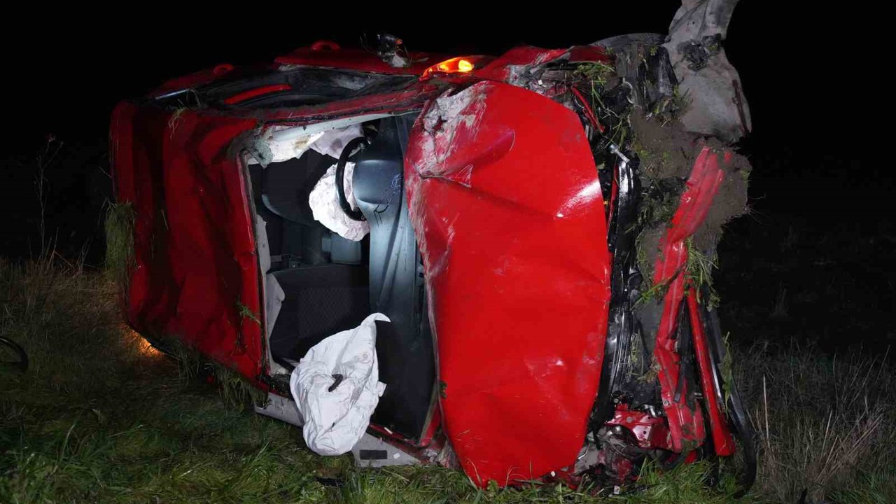 Edirne’de otomobil takla attı: 1’i ağır 2 yaralı
