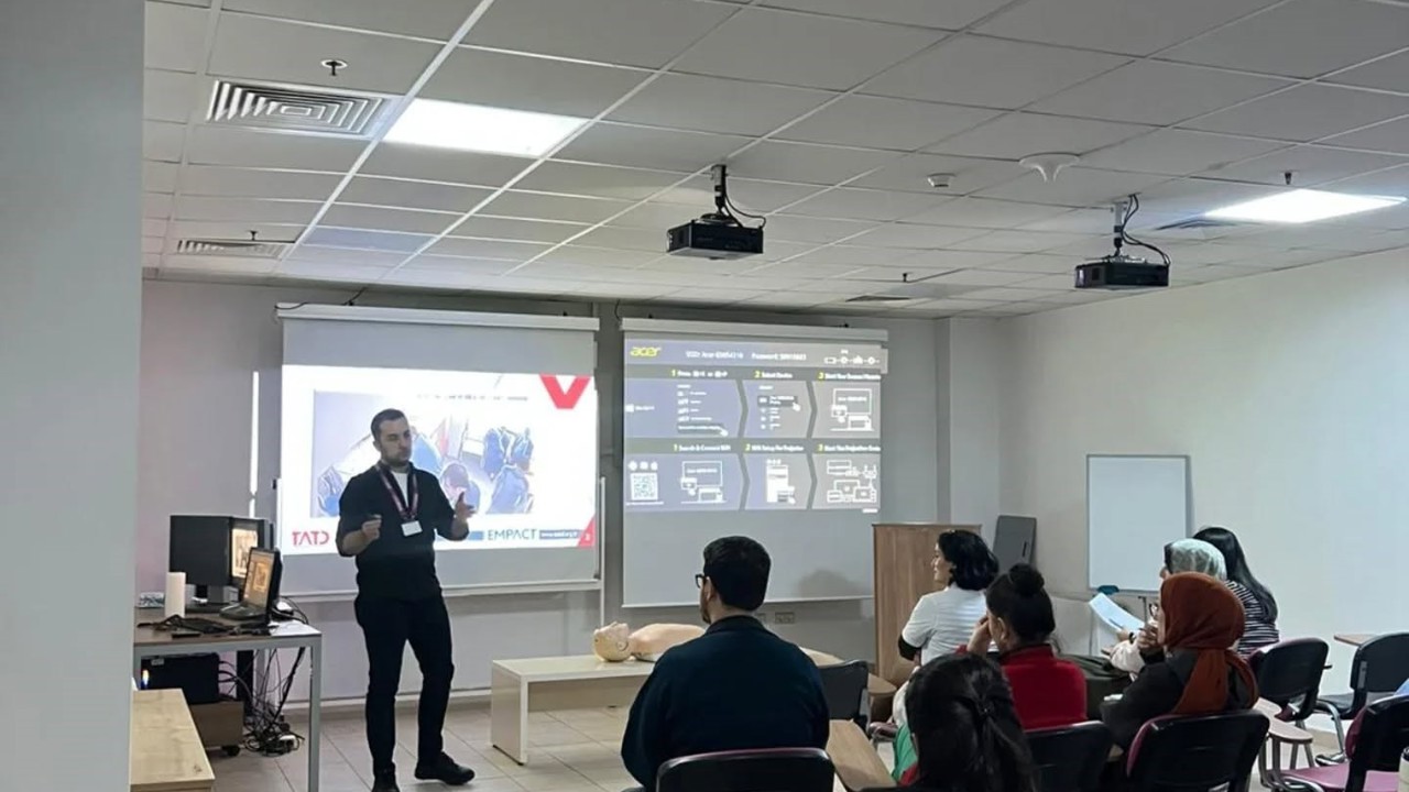 ADÜ’de sağlık çalışanlarına temel yaşam desteği eğitimi
