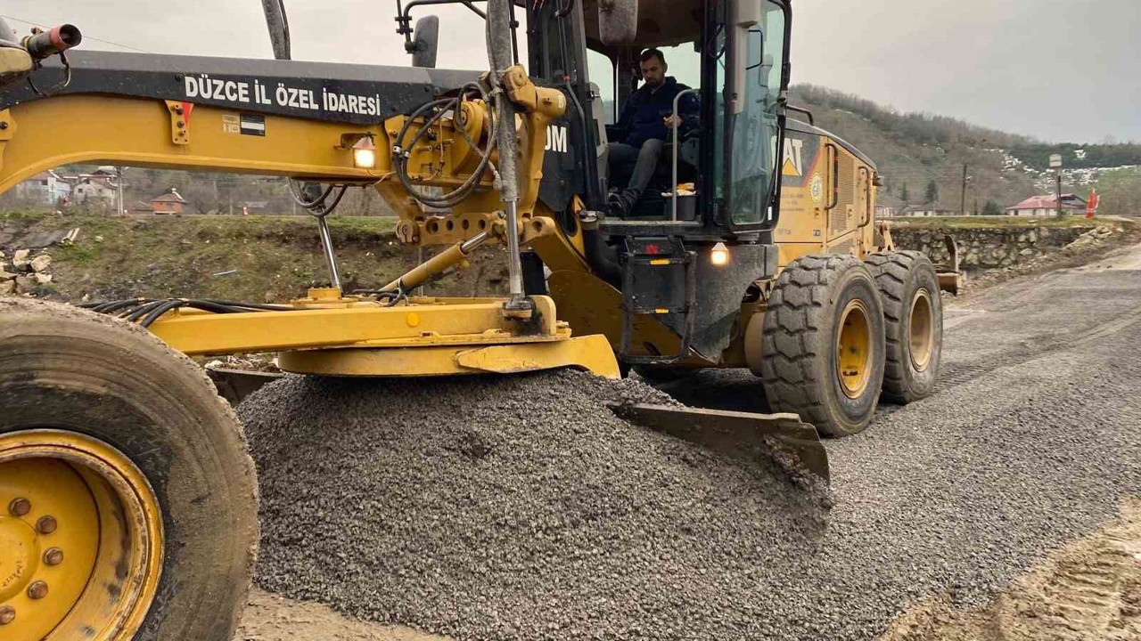 Çiftlik köyünde yol bakım çalışmaları tamamlandı
