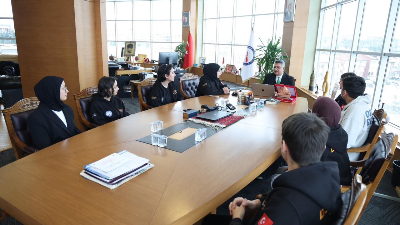 Rektör Kızıltoprak, DUSCART Öğrenci Takımını ağırladı
