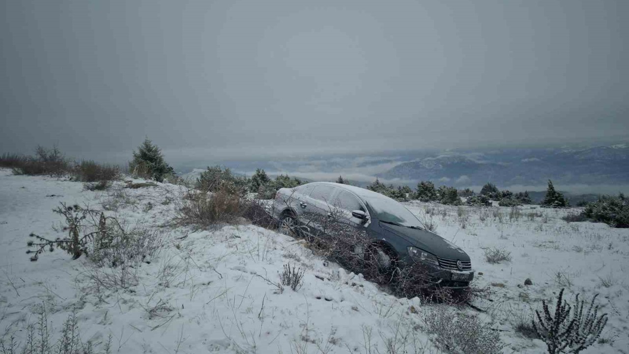 Belediye Başkanı İlhan Özden’in makam aracı kaza yaptı
