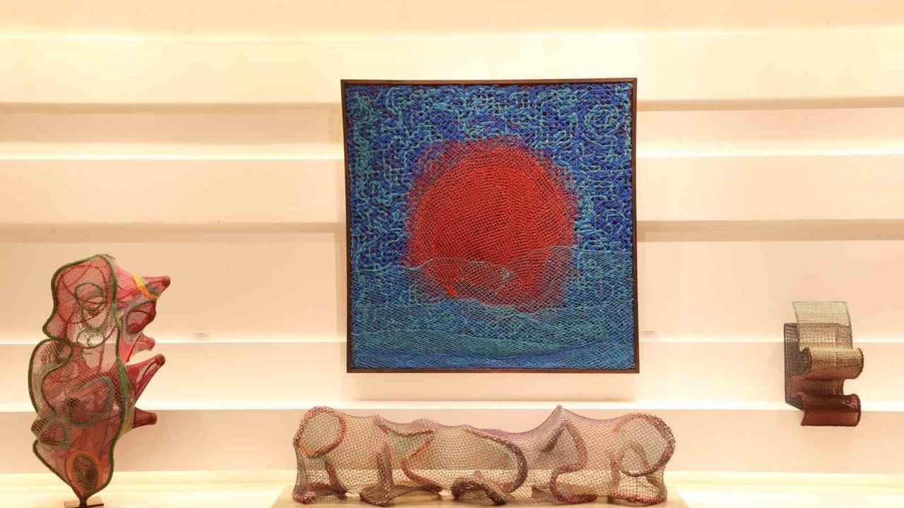 Semra Özümerzifon’un "Ağlı Hikayeler" sergisi Galeri Deniz’de açıldı
