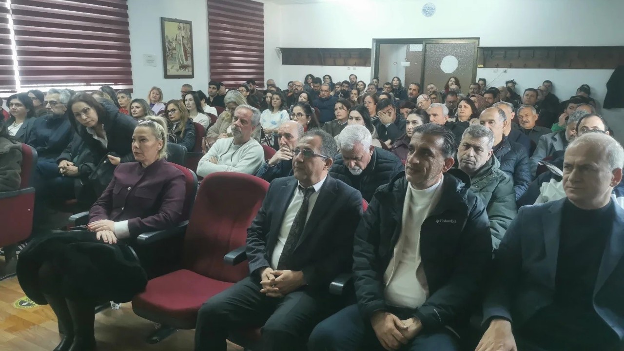 Söke’de öğretmenlere güncellenen ders kitapları semineri verildi
