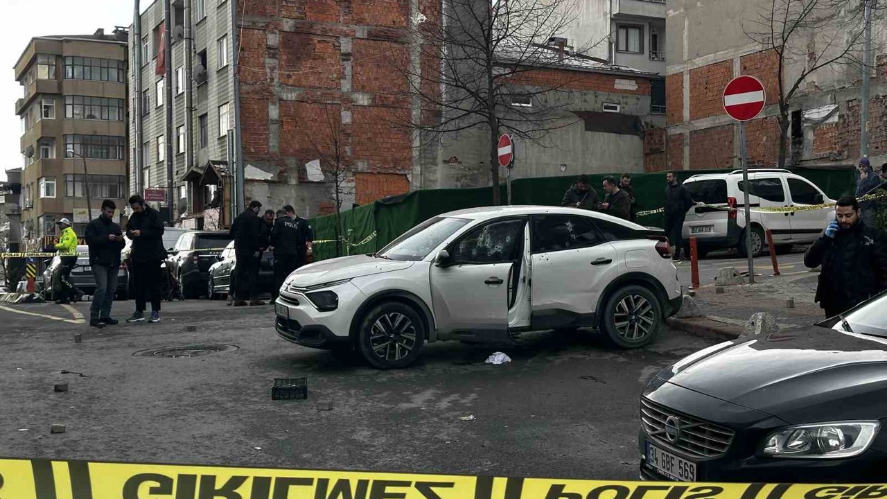 Kağıthane’de araca yönelik silahlı saldırı: 1 ağır yaralı
