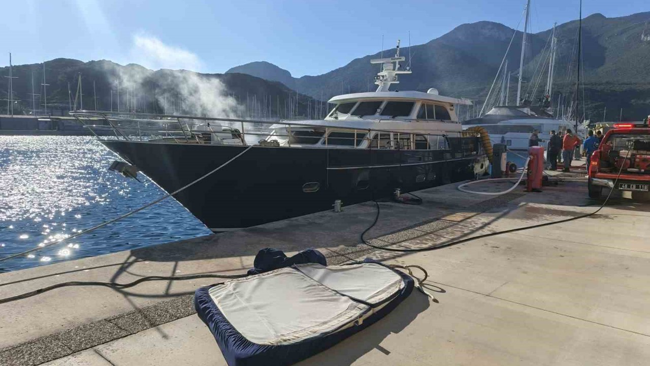 Datça’daki bir marinadaki motoryat yangını paniğe neden oldu

