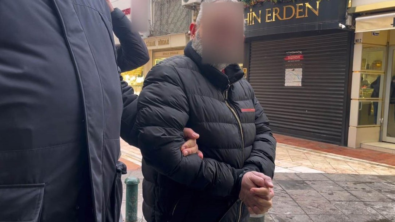 Sahte altını bozdurmaya çalışırken yakayı ele verdi
