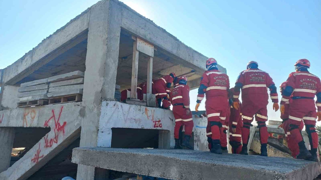 Balıkesir İtfaiyesi’nin kahramanları afetlere karşı güçleniyor
