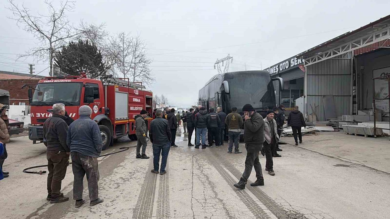 Tokat’ta park halindeki otobüs alev aldı
