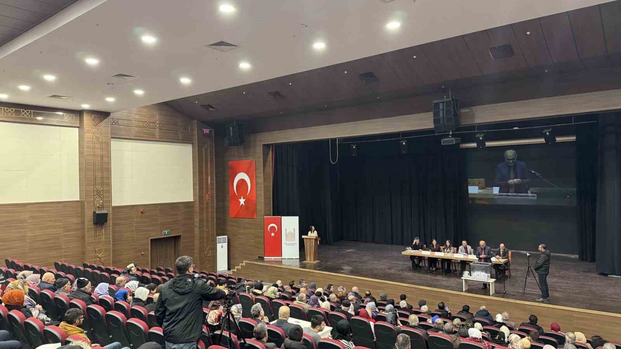 Mardin’de evlilikte 25 yılını tamamlayan 47 çift için umre kurası çekildi
