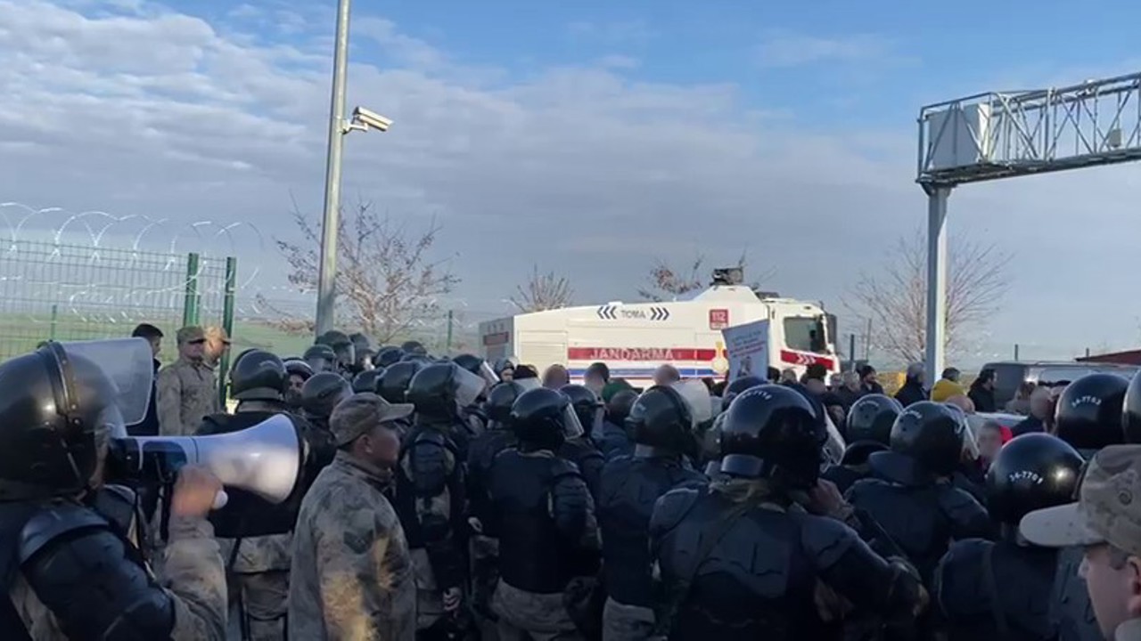 İmamoğlu’nun diplomasının iptaline ilişkin davada jandarmaya mukavemette bulunanlar hakkında soruşturma başlatıldı
