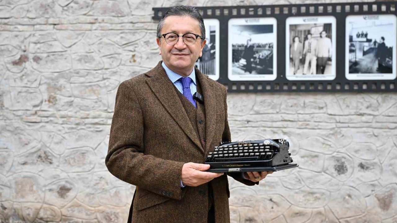 Bülent Ecevit’in 70 yıllık daktilosu, Ulucanlar Cezaevi Müzesi’nde
