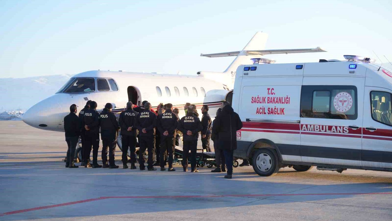 Muş’ta tedavi gören hasta, uçak ambulansla Ankara’ya nakledildi
