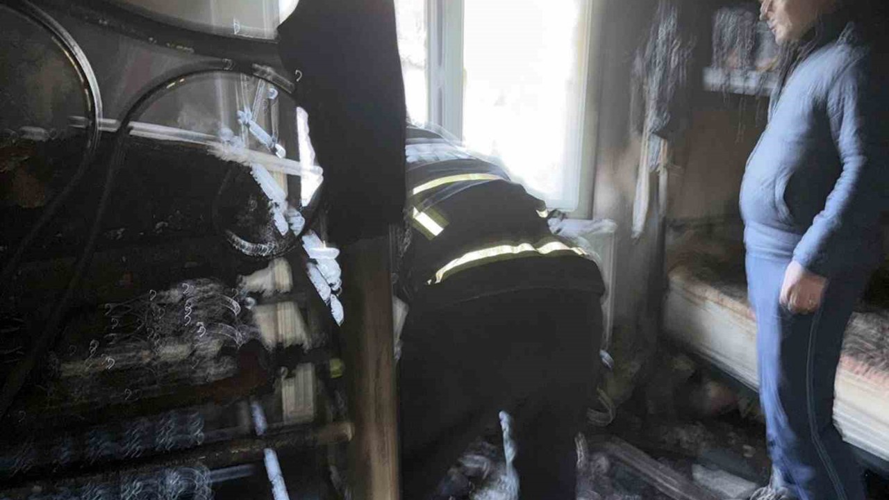 İzinli itfaiyeci yangına müdahale etti
