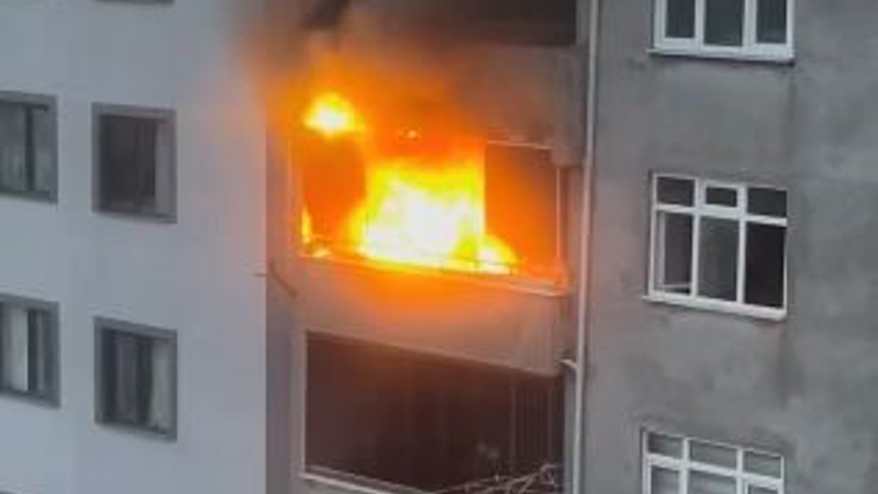 Arhavi’de apartman dairesinde yangın paniği
