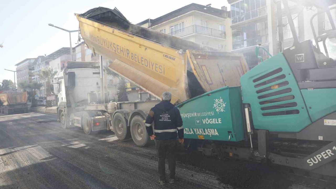 Aydın Büyükşehir’den Doğu Çevre Bulvarı’na sıcak asfalt dokunuşu
