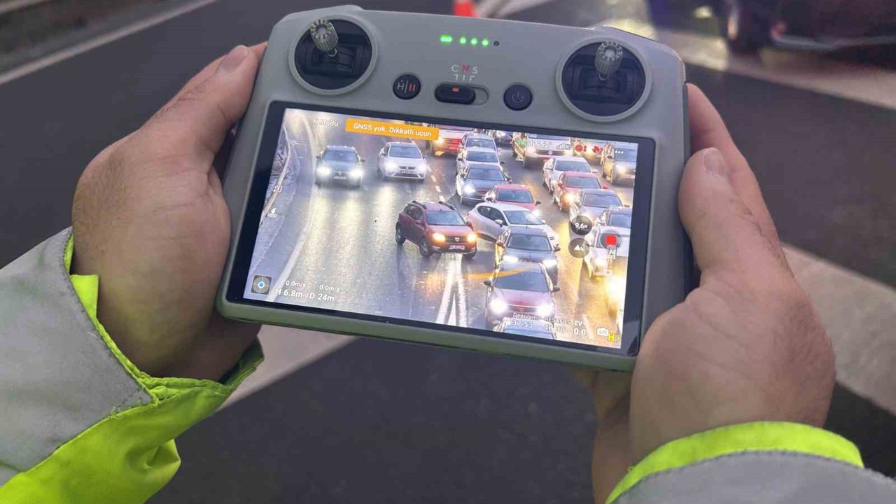 Ümraniye’de dron destekli denetimlerde 12 araca 14 bin TL ceza kesildi
