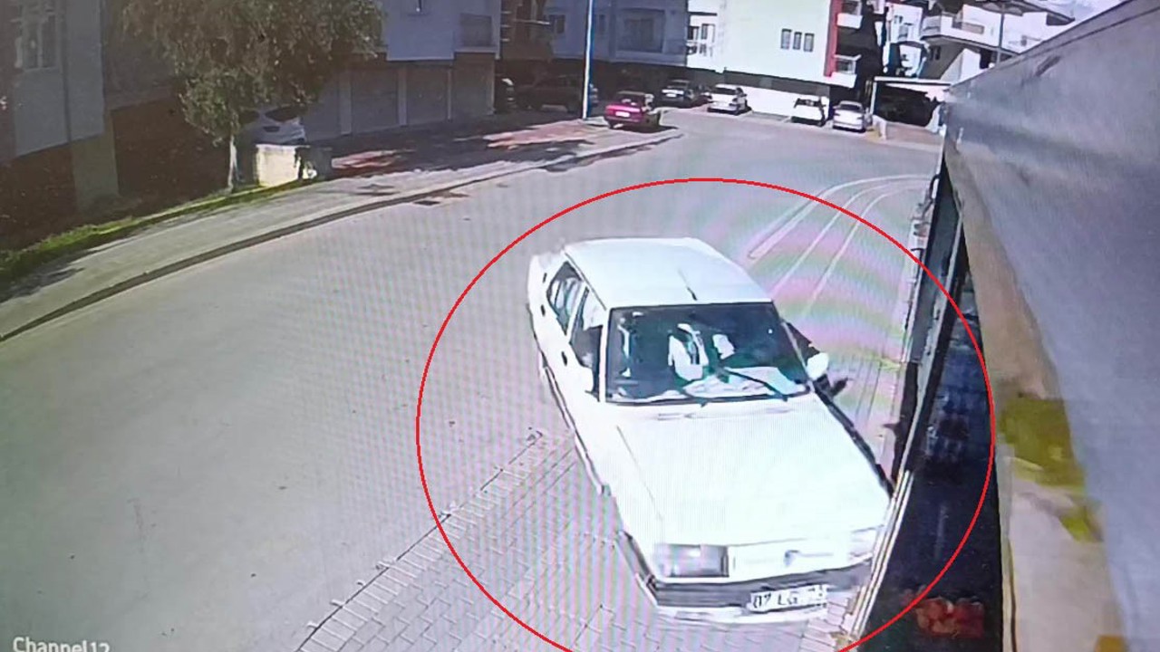 Antalya’da virajı alamayan Tofaş markete girdi
