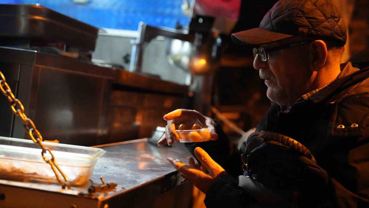 Kartal Belediyesi’nden miraç kandili dolayısıyla vatandaşlara lokma ikramı
