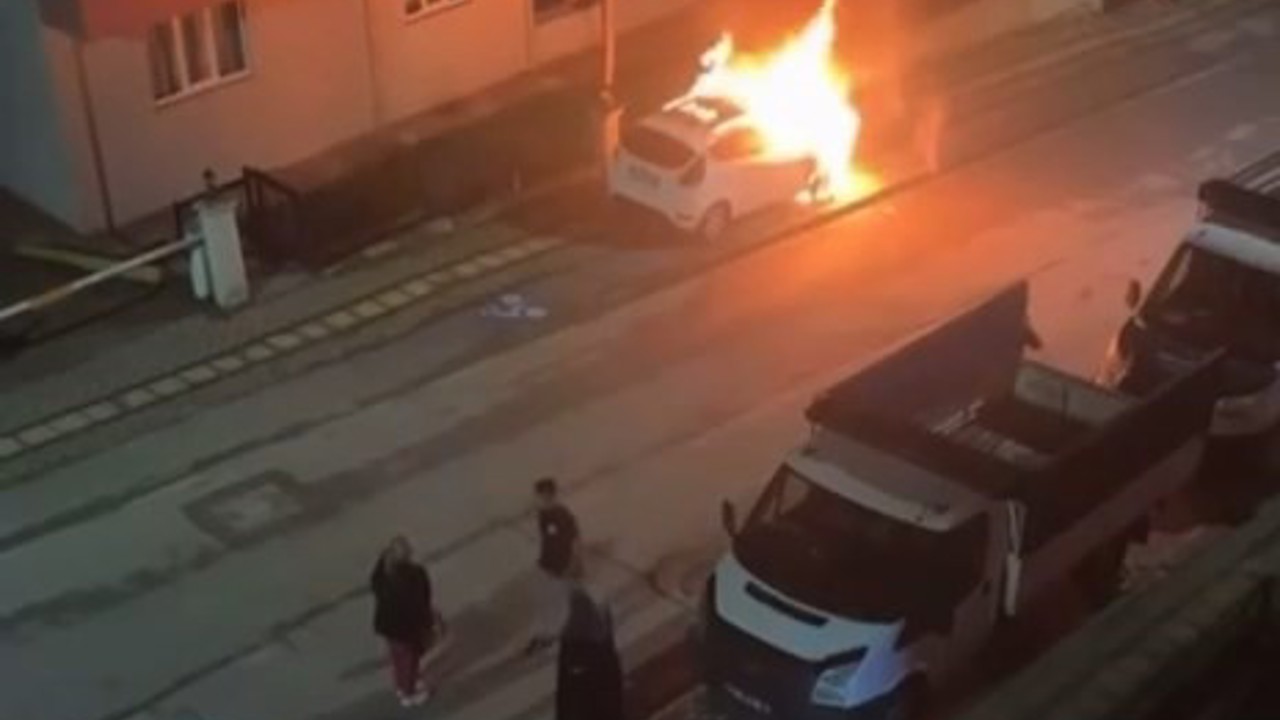 Bursa’da otomobiller alev topuna döndü
