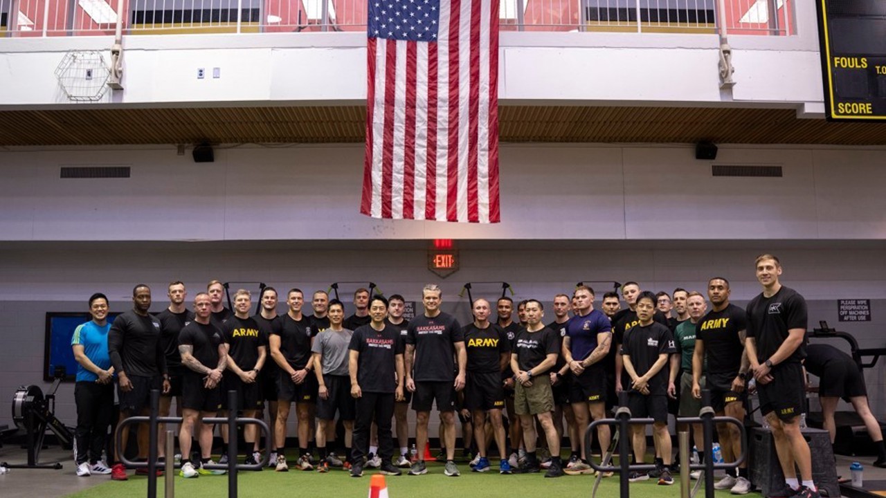 ABD Savunma Bakanı Hegseth ve Japon mevkidaşı Koizumi, askeri üste spor yaptı
