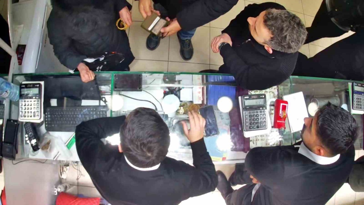 700 bin liralık vurgunu dikkatli esnaf önledi
