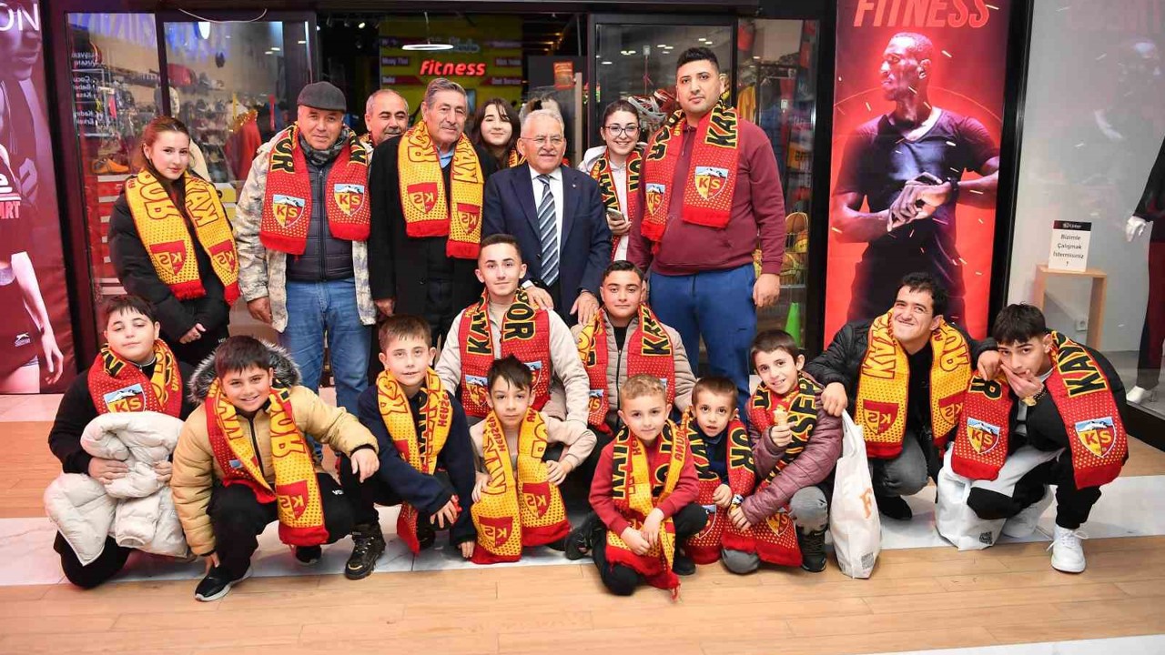 Başkan Büuyükkılıç, AVM’de esnaf ve vatandaşlarla buluştu
