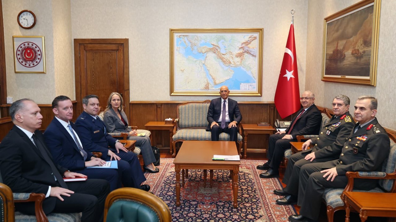 Milli Savunma Bakanı Güler, ABD Büyükelçisi ve Suriye Özel Temsilcisi Barrack’ı kabul etti
